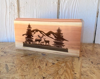 Urna de cremación para adultos de secuoya, escena de montaña con ciervos