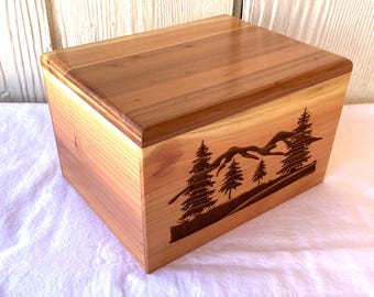 Urna funeraria grande de madera grabada