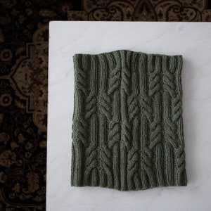 KNITTING PATTERN Leaf Trellis Cowl PDF easy cable knitting pattern image 3