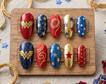 Uñas postizas inspiradas en Wonder Woman, uñas postizas rojas, azules y doradas de superhéroe, uñas de lujo con relieve de gel 3D, uñas personalizadas hechas a mano para ella.