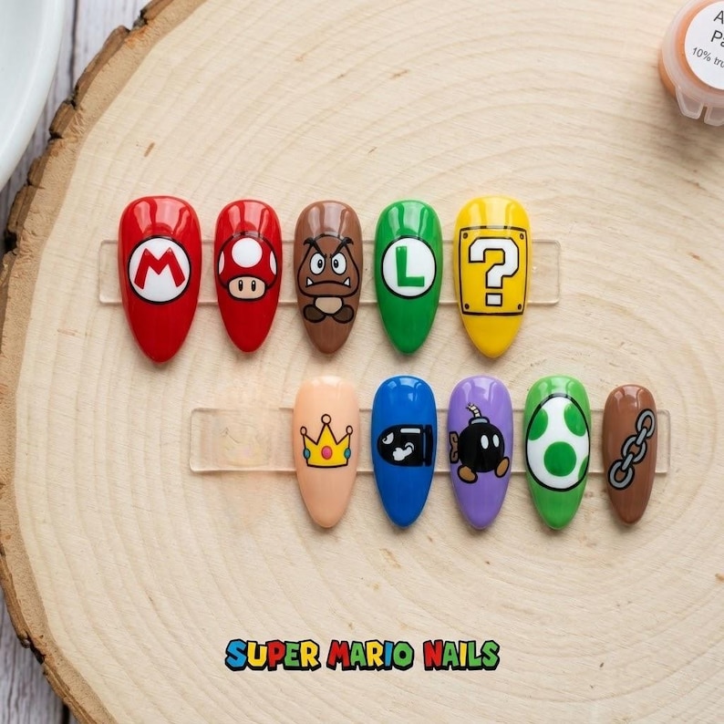 Uñas postizas de Super Mario / Uñas postizas de lujo de Mario y Luigi pintadas a mano / Uñas coloridas de Yoshi y Champiñón para gamers / Regalo inspirado en Nintendo imagen 1