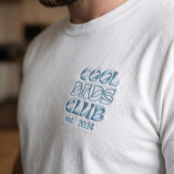 Bestickter Cool Dads Club T-Shirt, EST Wunschdatum, Papa Geschenk, Vatertag, Geburtstag, Vater Shirt, Stickerei, Namen, personalisiert Dad