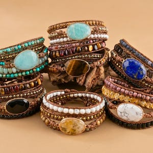 Handgefertigtes Boho Wickelarmband - 5 Reihen geschichteter Naturstein Boho Schmuck
