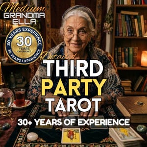 Könnte beinhalten: Eine ältere Frau mit Brille sitzt an einem Tisch, vor sich Tarotkarten. Das Bild enthält den Text "Medium Grandma Ella", "Third Party Tarot" und "30+ Years of Experience". Ein goldenes Siegel zeigt "30 Years Experience".