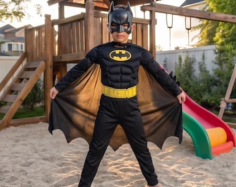 Czarny kostium superbohatera dla dzieci z peleryną i maską – Mroczny kostium bohatera dla chłopców – Strój na Halloween – Kostium z mięśniami – Kostium bohatera dla dzieci