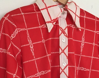 Vintage 70s camisa de poliéster rojo y blanco con patrón de broca de caballo