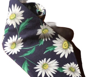daisy tie, 90s tie, preppy tie, 90s preppy tie, 90s necktie, floral necktie, tie with flowers, tie wity daisies, gardener tie, hippy tie