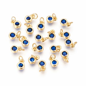 10 Stück Zirkonia Charms, Flach Rund, Golden, Blau, Kleine Royal Blaue Steine AS080