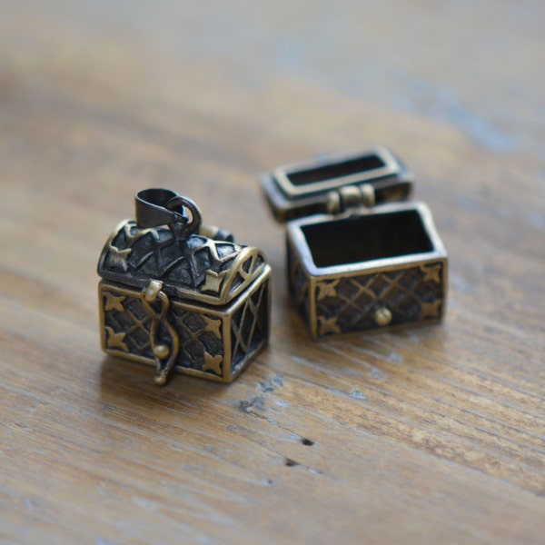 1 - Treasure Chest Hinged Locket Bronze Vintage Style Chests Pendant Charm Jewelry Supplies (BB089)