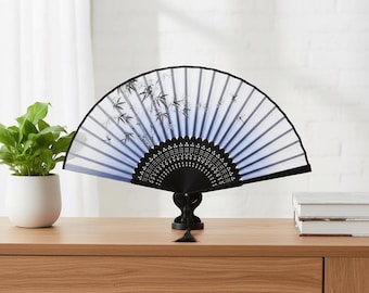 Wachlarz bambusowy w kształcie ważki | Składany wachlarz w kolorze gradientowego błękitu | Japoński wachlarz ręczny z frędzlami