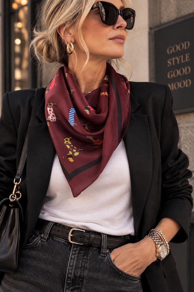 Dackel Halstuch für Damen als elegantes Accessoire mit Dackel