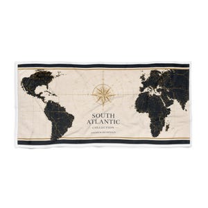 Pode incluir: Têxtil retangular com design de mapa-múndi. Os continentes pretos estão sobre um fundo creme, com uma rosa dos ventos e o texto "SOUTH ATLANTIC COLLECTION ANDREWARDESIGN". As bordas são pretas e douradas.