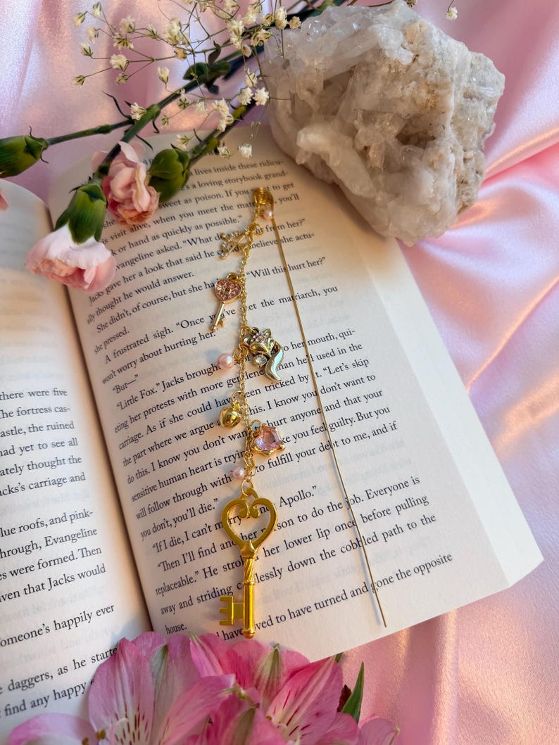 Bokberlock inspirerad av ett brustet hjärta | Bokberlock för fantasy | Gåva för bokälskare | BookTok-present | Bokmärke bild 8