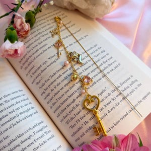 Bokberlock inspirerad av ett brustet hjärta | Bokberlock för fantasy | Gåva för bokälskare | BookTok-present | Bokmärke bild 2