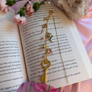 Bokberlock inspirerad av ett brustet hjärta | Bokberlock för fantasy | Gåva för bokälskare | BookTok-present | Bokmärke bild 6
