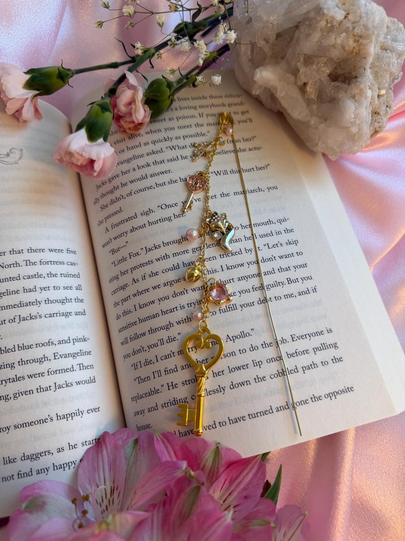 Bokberlock inspirerad av ett brustet hjärta | Bokberlock för fantasy | Gåva för bokälskare | BookTok-present | Bokmärke bild 6