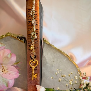 Bokberlock inspirerad av ett brustet hjärta | Bokberlock för fantasy | Gåva för bokälskare | BookTok-present | Bokmärke bild 7