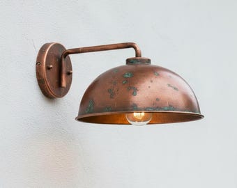 Gehämmerte Kupferkuppel, rustikale Bauernhaus-Wandleuchte, Messingziervorrichtung