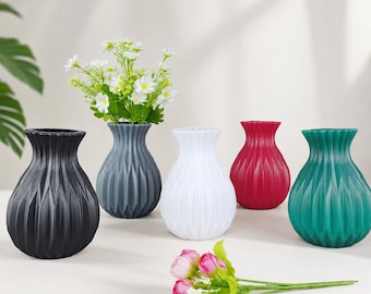 Moderne geribbelde bloemenvaas, minimalistisch Scandinavisch interieurstuk
