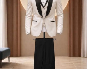 Esmoquin de 3 piezas en color marfil real y negro con solapa de chal: la máxima elegancia formal.