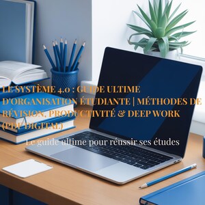 Peut inclure: Un ordinateur portable sur un bureau en bois avec des livres bleus et des crayons. L'écran de l'ordinateur affiche du texte en français : "LE SYSTÈME 4.0: GUIDE ULTIME D'ORGANISATION ÉTUDIANTE". Un petit bloc-notes blanc est également sur le bureau.
