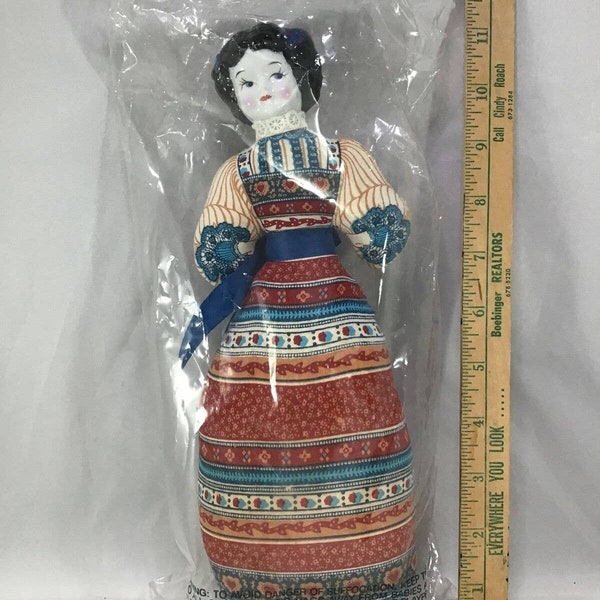 Vintage  1981 AVON AMERICAN HEIRLOOM Pincushion Doll Porcelain Head New sealed