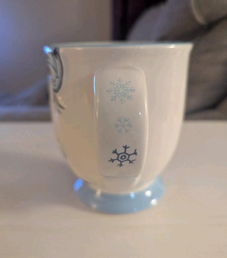 Disney Rae Dunn Frozen Anna & Olaf Up To Snow Good Double Sided Mug bild 4