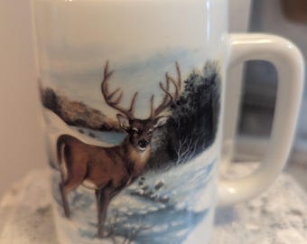 Taza de café vintage OTAGIRI con escena invernal de ciervo de cola blanca en la naturaleza. Caza de ciervos.
