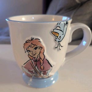 Disney Rae Dunn Frozen Anna & Olaf Up To Snow Good Double Sided Mug bild 1