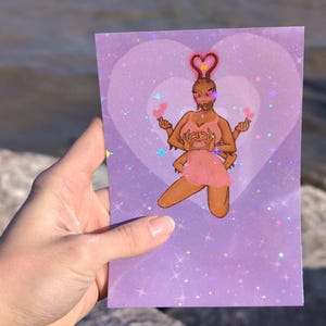 Può includere: Un set di tre tazze in ceramica con finitura opaca e macchiettata. Ogni tazza presenta un colore diverso: azzurro, crema e grigio. Le tazze hanno un design semplice e moderno e un manico comodo.