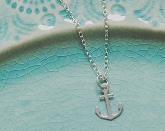 Collar de ancla de plata - Colgante de ancla pequeño de plata esterlina maciza 925 Cadena de marinero de viaje náutico Hecho a mano con plata ecológica reciclada