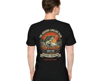 Camiseta con el logo del club de pesca Hook and Horizon / Camiseta vintage para pescadores / Gráfico de pesca de lubina / Ropa para un estilo de vida al aire libre / Patrimonio de Clinton, Carolina del Norte
