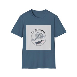 Camiseta unisex de algodón con diseño de carrete de pesca de Pelagic Tackle Co. imagen 5
