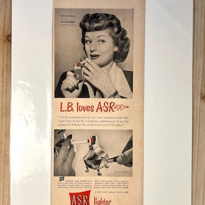 Reklama zapalniczki Lucille Ball A.S.R. z lat 40. XX wieku, wydruk interferencyjny RKO | Reklama z połowy XX wieku w Hollywood | Oprawione dzieło sztuki w czasopiśmie