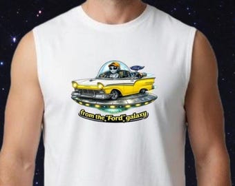 Canotta con Ford UFO volante aliena nello spazio / Illustrazione divertente di un'auto