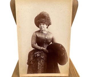 Antique Victorian Cabinet Card Photo Woman O.W. Detwiler Canton MO