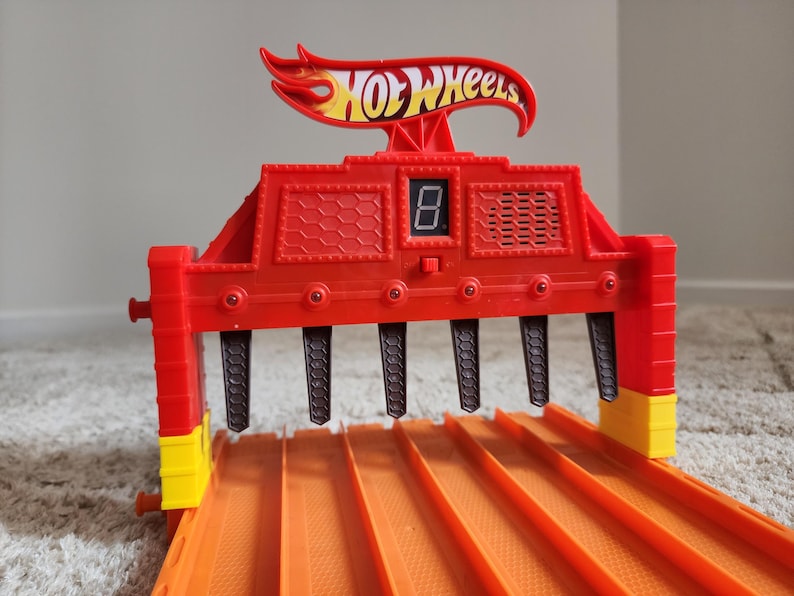 MonstertruckRaceway Riser Adapter für Hot Wheels 6-Lane Track Playset Monster Jam Bild 1