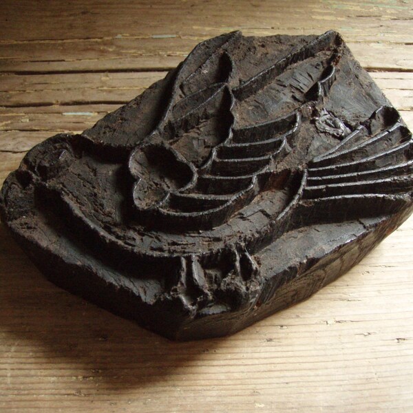 Vintage wooden carved stamp - In the shape of a bird