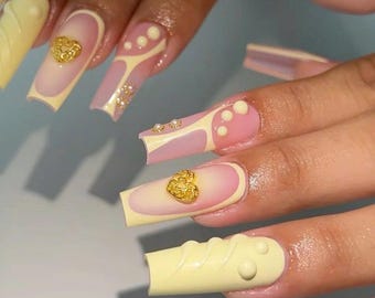 Buttercreme rosa 3D French Tip Nägel | Gold Herz Drücken Sie auf die Nägel | Soft Glam Acryl Set | Y2K Prinzessin Nails | Luxus Quadratische Nägel
