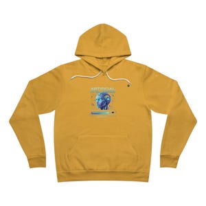 Puede incluir: Sudadera con capucha de color amarillo mostaza con un gráfico frontal que presenta una cabeza de robot futurista con auriculares y las palabras "ARTIFICIAL INTELLIGENCE". El diseño incluye una barra de carga y una combinación de colores azul y morado.