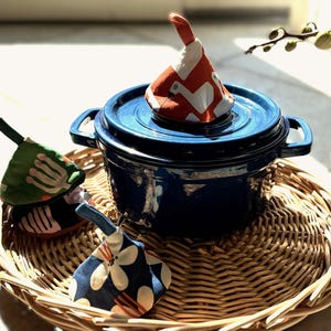 Handmade Japanese Cone-Shaped Pot Lid & Handle Holder, Heat-Resistant, Heat-Proof Kitchen Gift