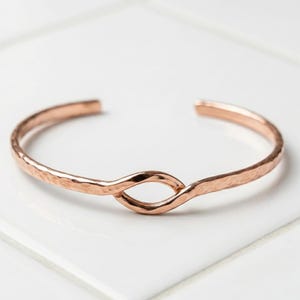 Hammered Copper Infinity Knot Cuff Bracelet - Teardrop Loop Bangle - Elegant Minimalist Gift for Her