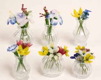Crie um mini arranjo de flores de vidro para decorar sua mesa, penteadeira ou peitoril da janela.