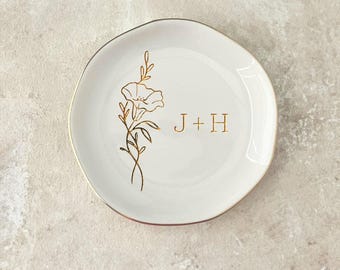 Custom Engagement Ring Dish for Couple, Personalized Birth Flower Jewelry Dish, Wedding Gift for Bride, Bridal Shower Gift