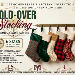 Puede incluir: Un patrón de costura digital para un calcetín navideño con solapa de la colección Lifemomentsaetie Artisan. La imagen muestra seis calcetines variados colgados de una barra de latón, con telas de cuadros, terciopelo y motivos florales.