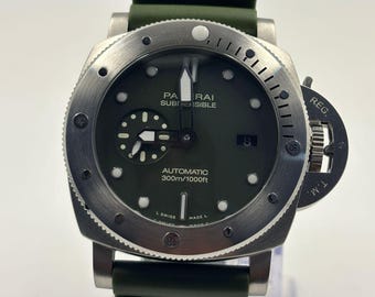 Vintage Panerai-Luminor Submersible Green  Dial Classic Wristwatch Elegant Timepiece