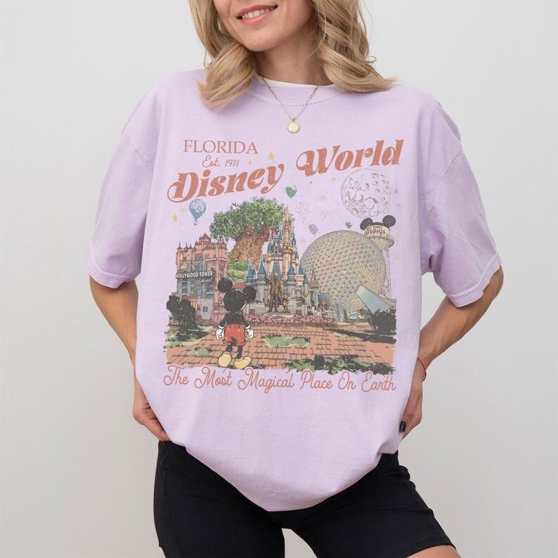 Vintage Mickey Disneyworld Comfort Colors Shirt, Retro Mickey And Friends Shirts, Walt Disneyworld Tee, Disney 2026 Trip Disney Vacation Tee immagine 2