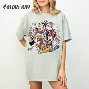 Camiseta de Mickey y sus amigos del 4 de julio de 2026, camiseta del Día de la Independencia de Disney, camiseta familiar de Disneyland, camiseta de Walt Disney World imagen 5