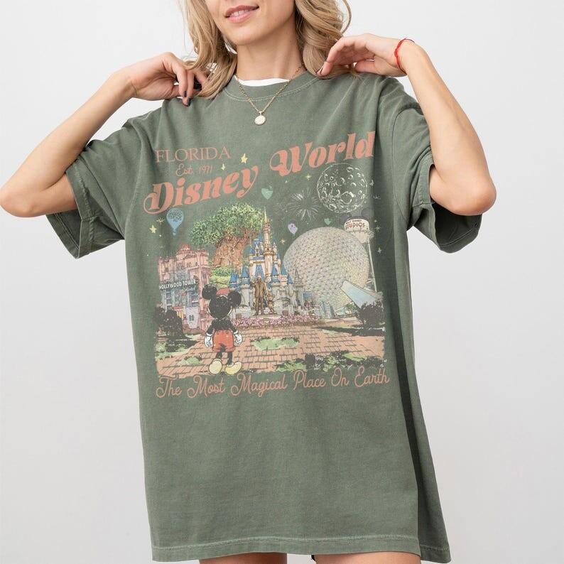 Vintage Mickey Disneyworld Comfort Colors Shirt, Retro Mickey And Friends Shirts, Walt Disneyworld Tee, Disney 2026 Trip Disney Vacation Tee immagine 6