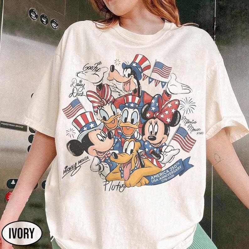 Camiseta de Mickey y sus amigos del 4 de julio de 2026, camiseta del Día de la Independencia de Disney, camiseta familiar de Disneyland, camiseta de Walt Disney World imagen 1